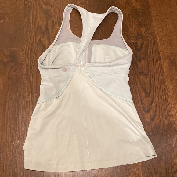 Lululemon tank top size 4 - Picture 2 of 3
